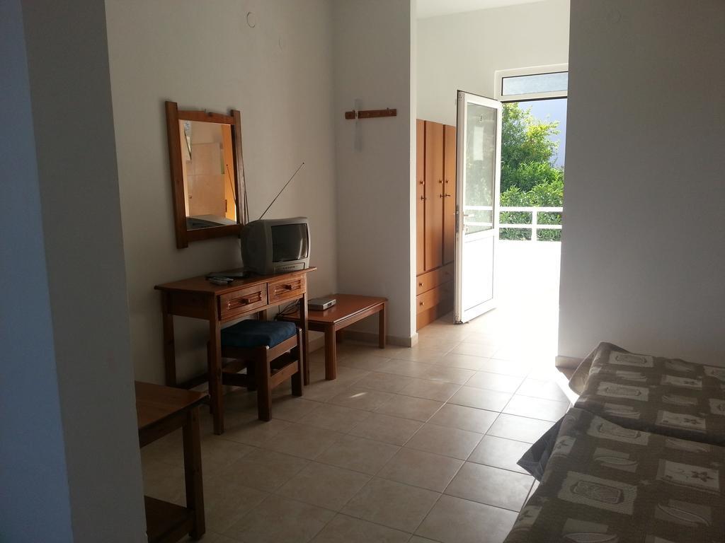 Antouan Matina Apartment *